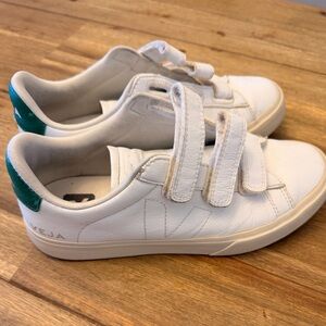 Veja Women's Sneakers in White and Green